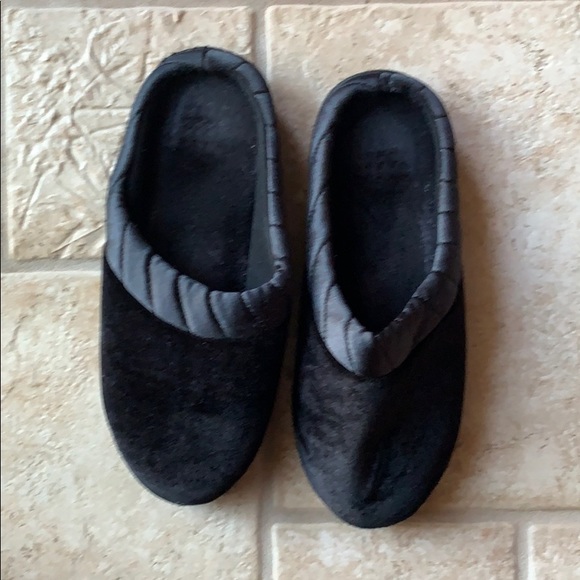 Isotoner black slippers - Picture 1 of 3